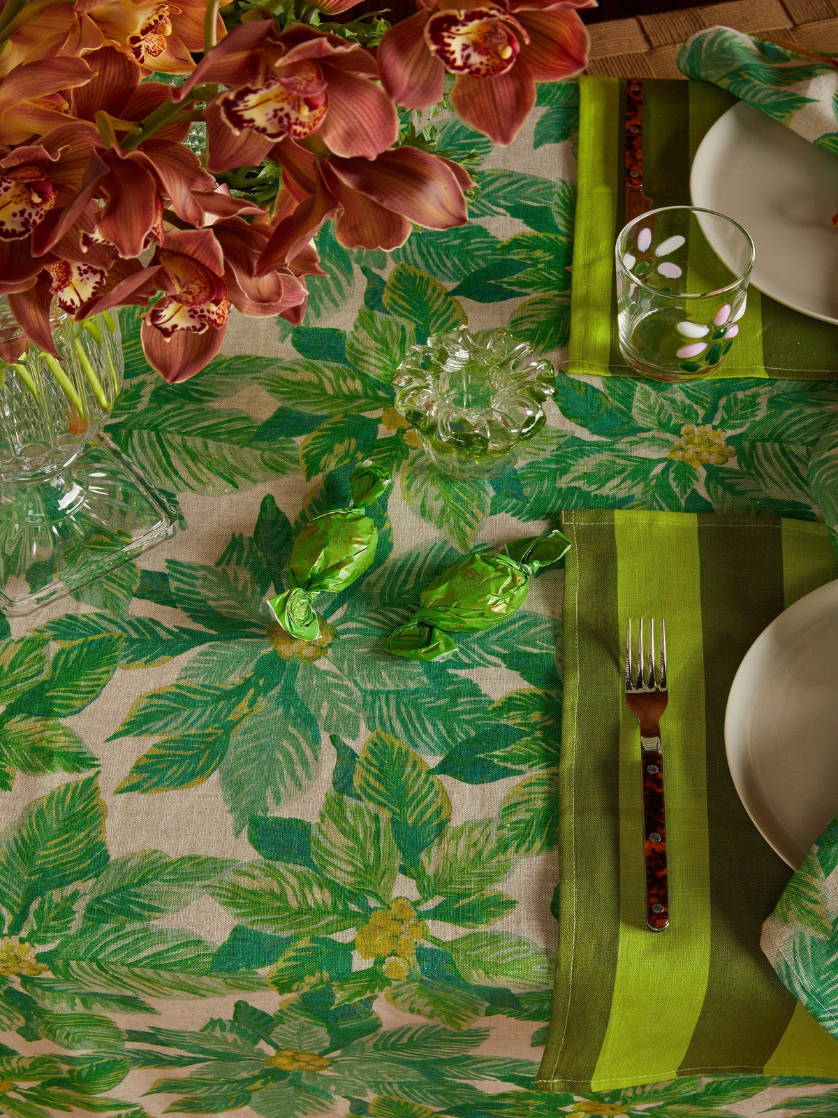Poinsettia Green Linen Tablecloth