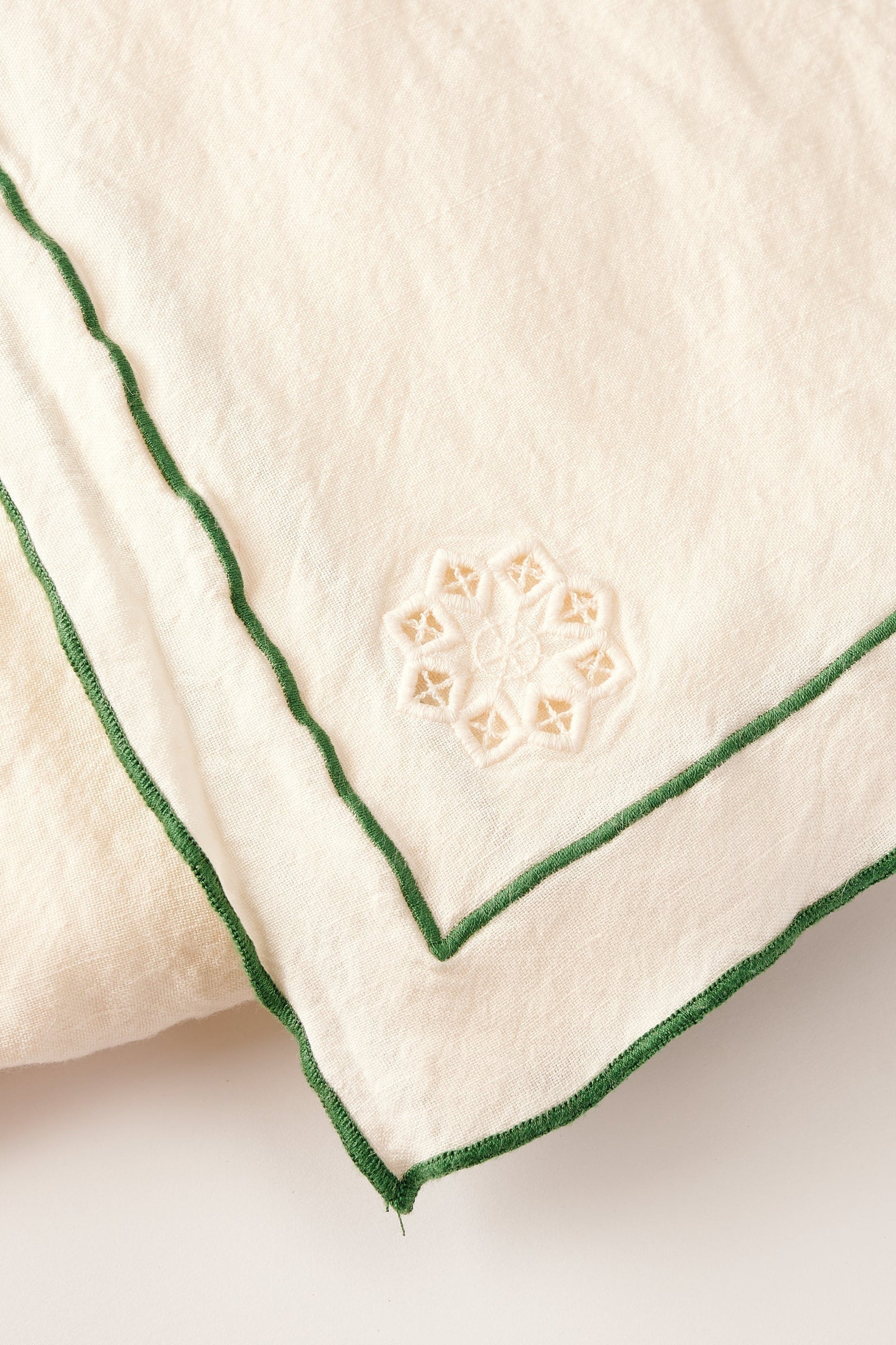 Day for Night Tablecloth Cream/Clover