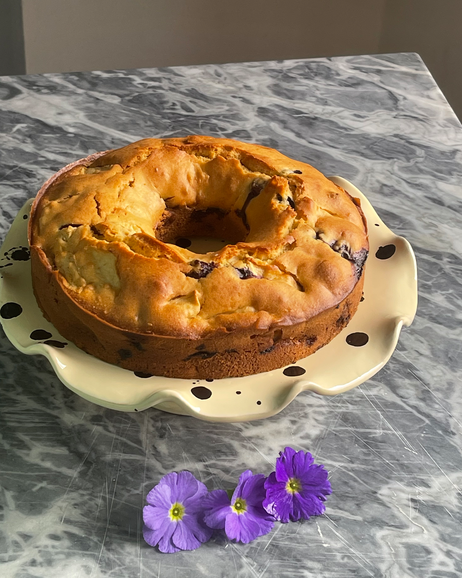 The Curvy Cake Stand