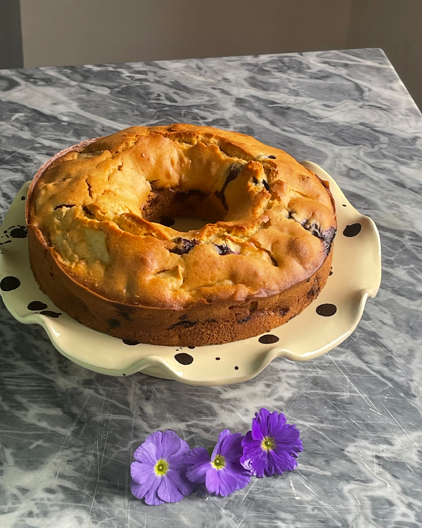 The Curvy Cake Stand
