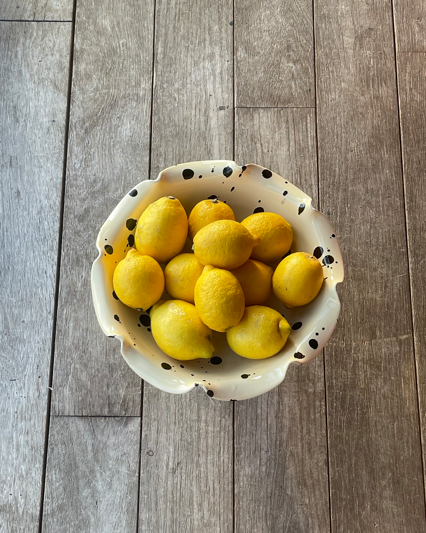 The Curvy Serving Bowl with Stand