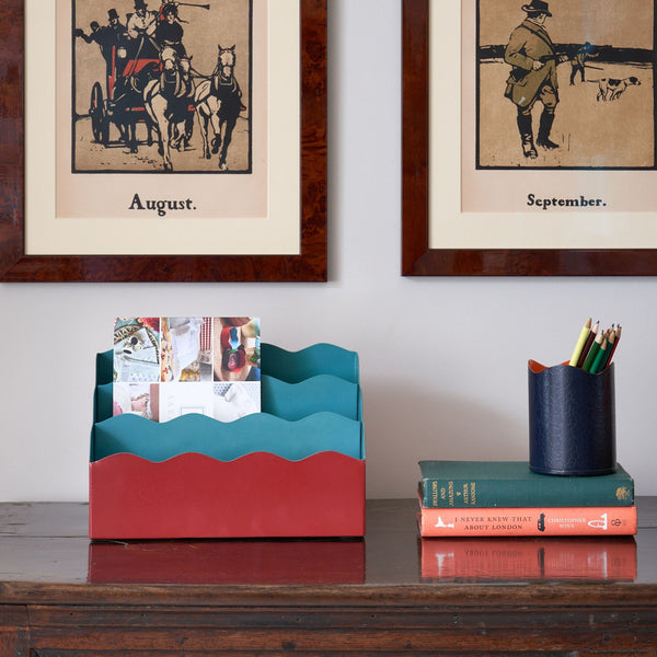 scalloped edge red letter rack