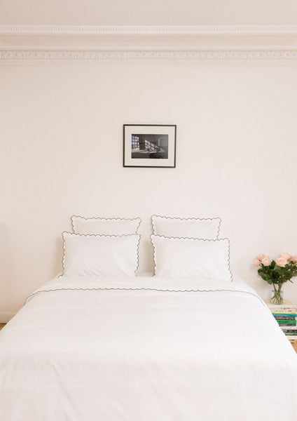 Scalloped Cotton Percale Duvet Cover in White & Forest Green