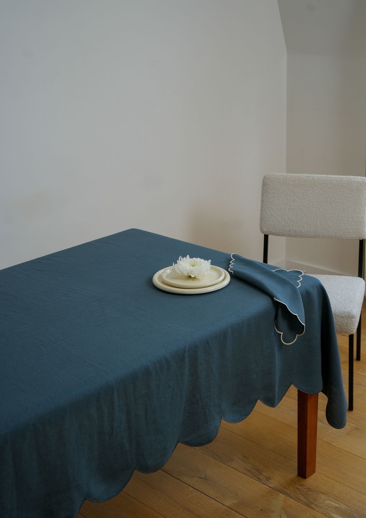 Scalloped Linen Tablecloth in Peacock Blue