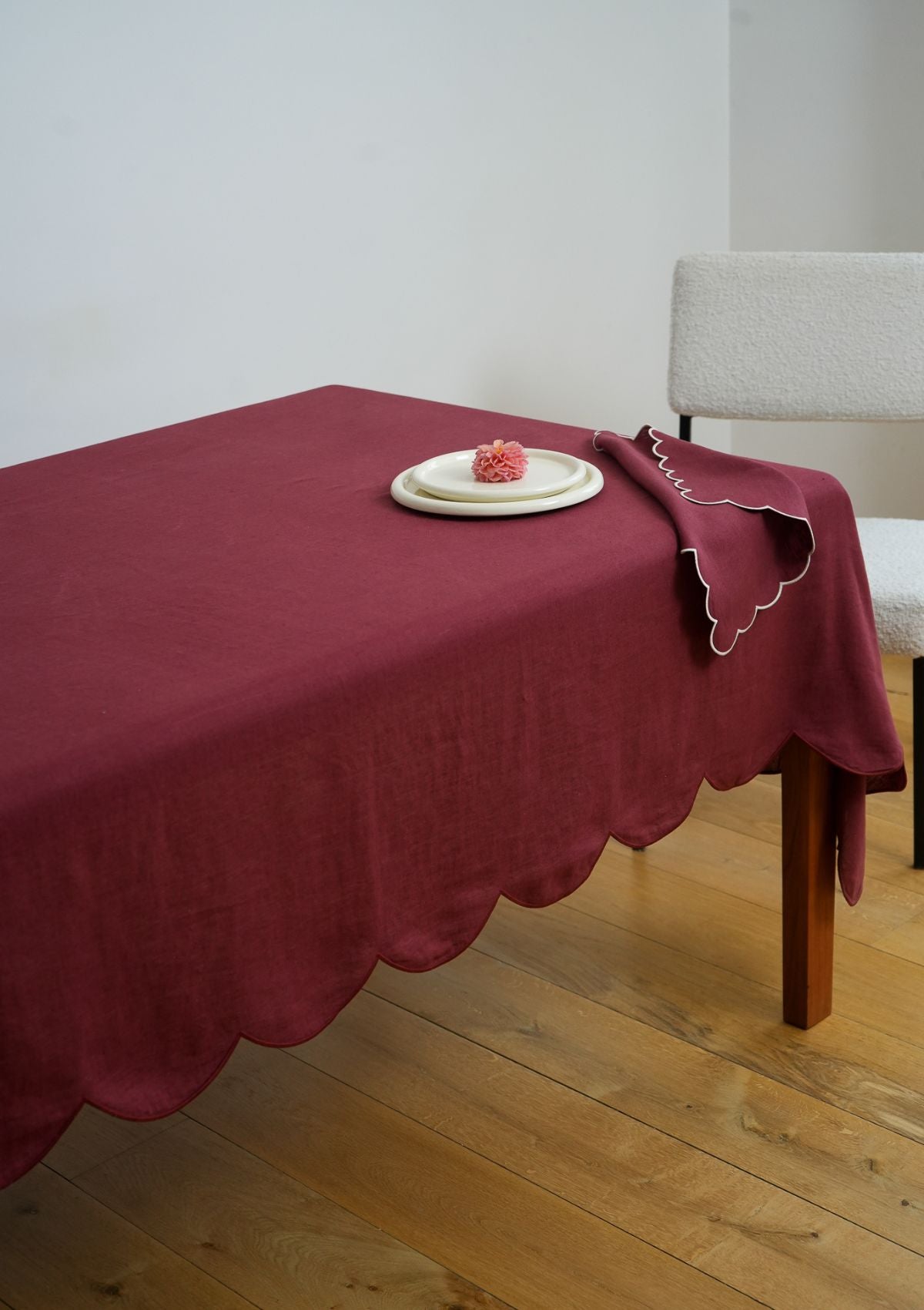Scalloped Linen Tablecloth in Bordeaux