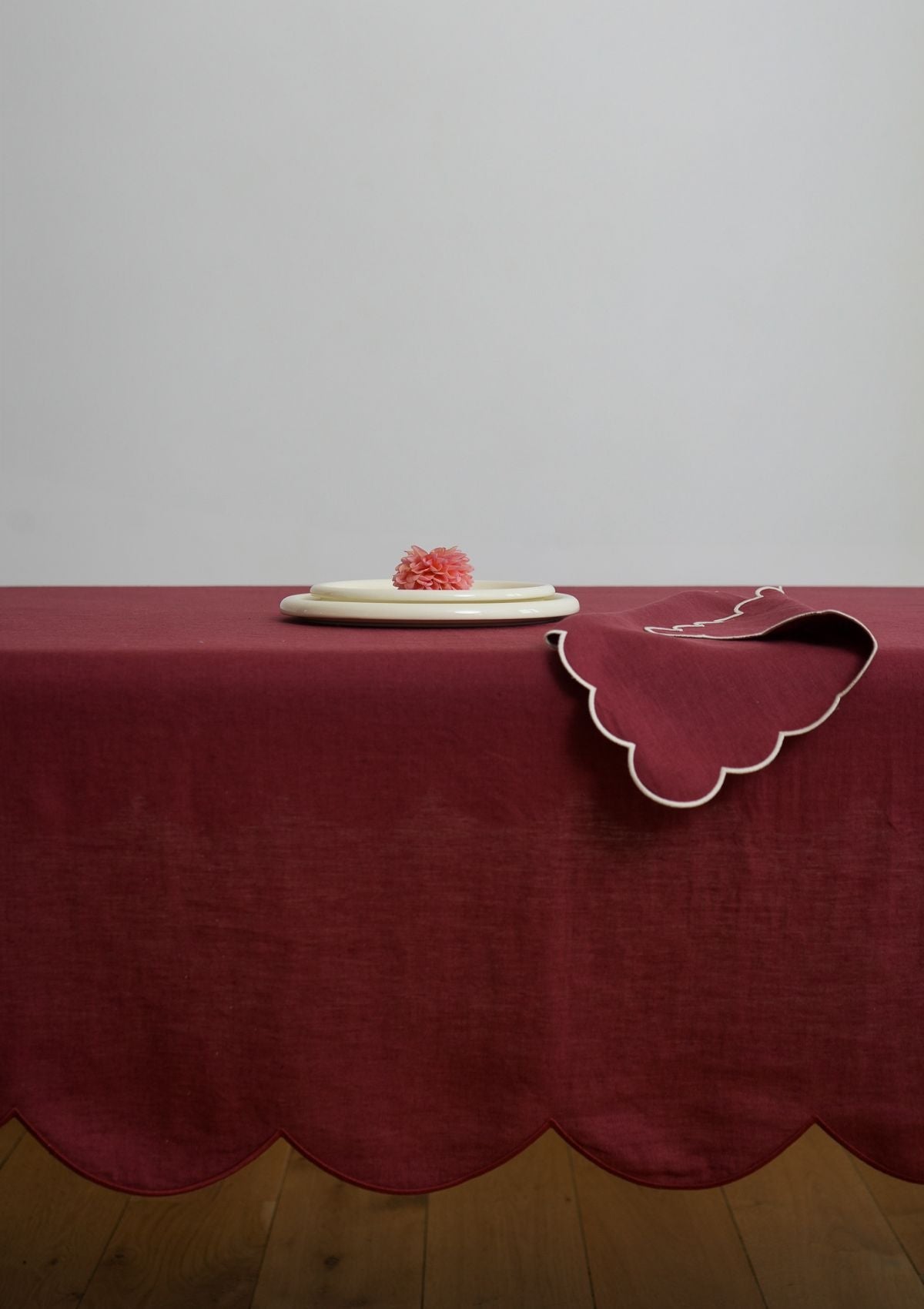 Scalloped Linen Tablecloth in Bordeaux