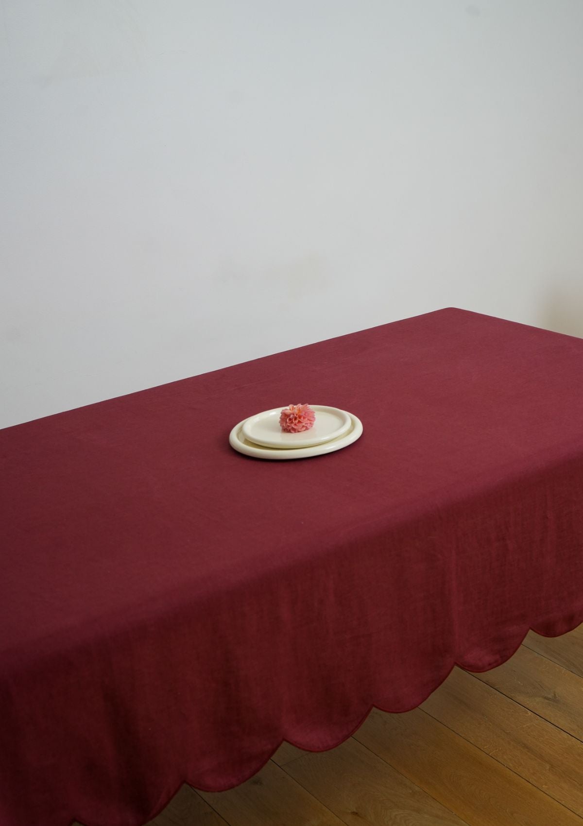Scalloped Linen Tablecloth in Bordeaux
