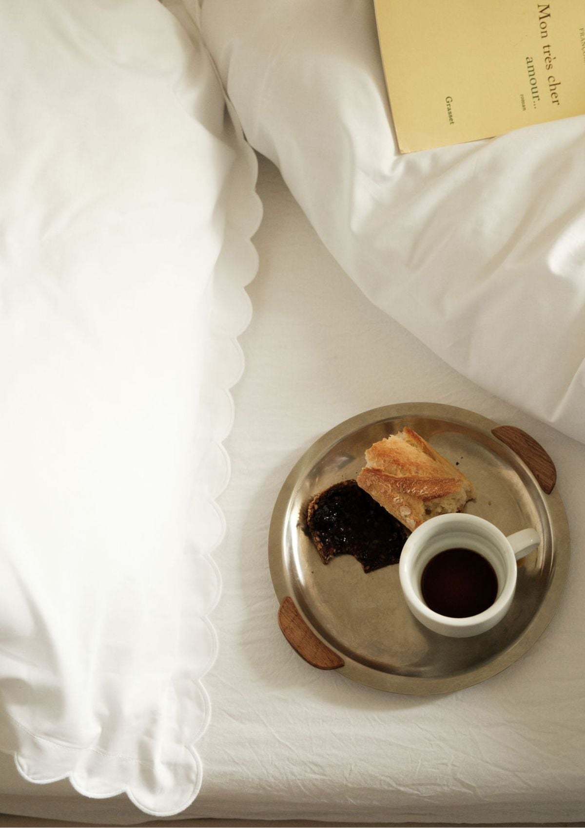 The Scalloped Pillowcases in White Cotton Percale (Set of 2)
