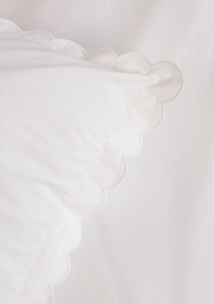 The Scalloped Pillowcases in White Cotton Percale (Set of 2)