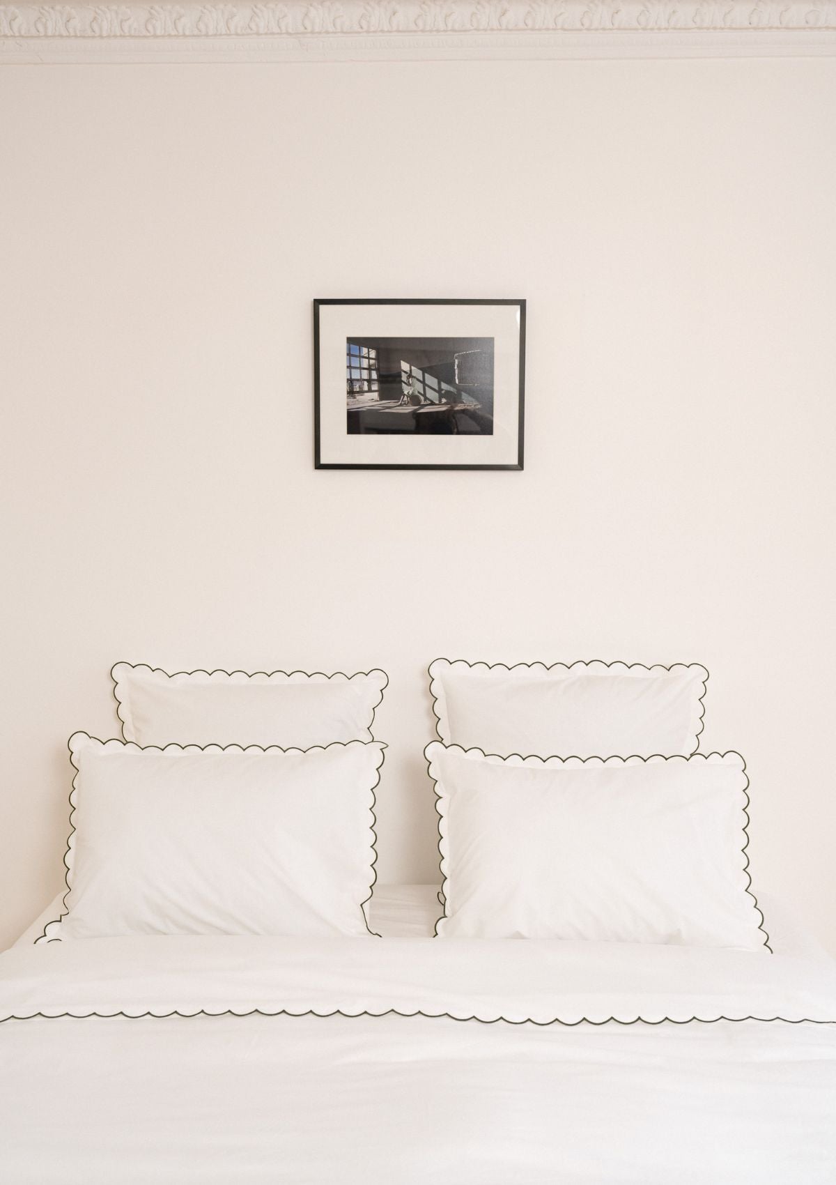 The Scalloped Pillowcases in White & Forest Green Cotton Percale (Set of 2)