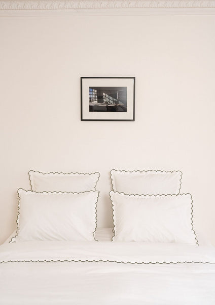The Scalloped Pillowcases in White & Forest Green Cotton Percale (Set of 2)