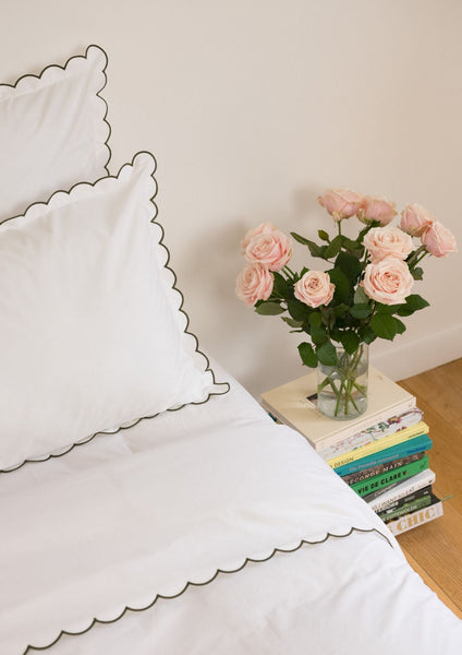 The Scalloped Pillowcases in White & Forest Green Cotton Percale (Set of 2)