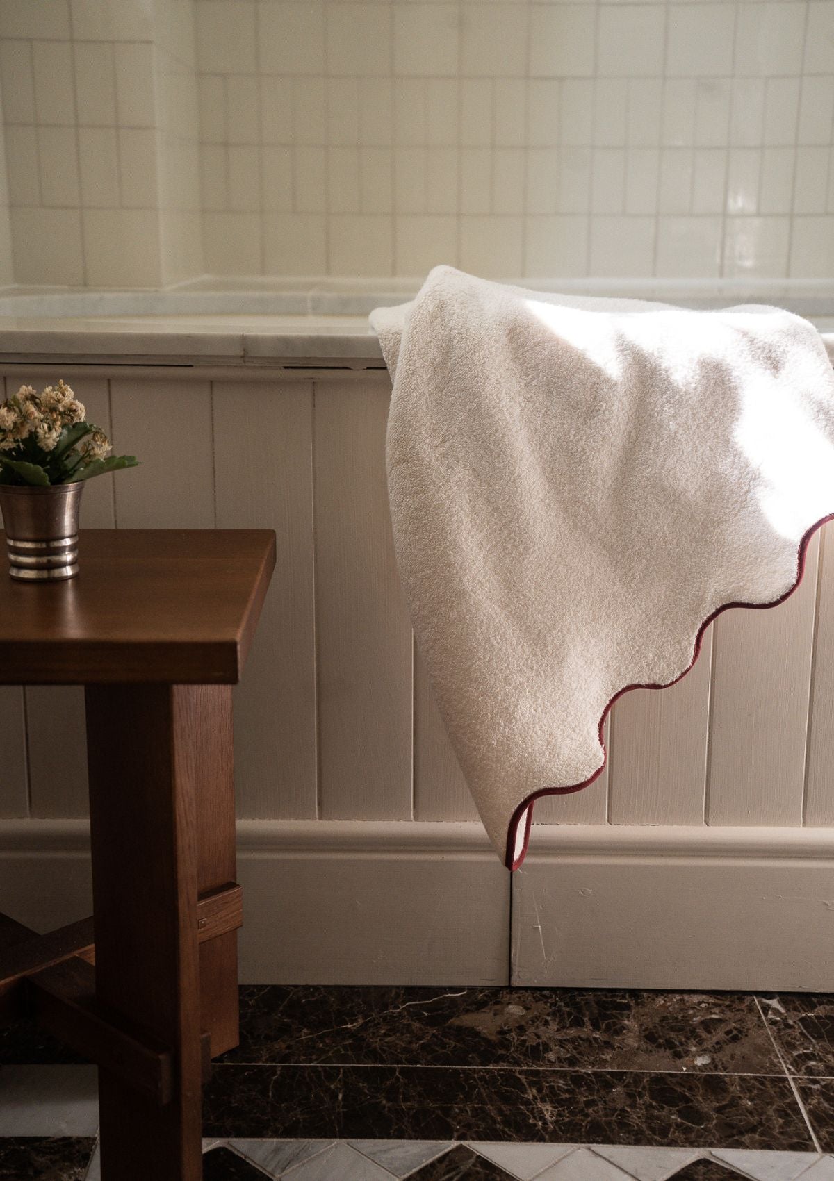 Ivory & Bordeaux Cotton Wavy Bath Towel