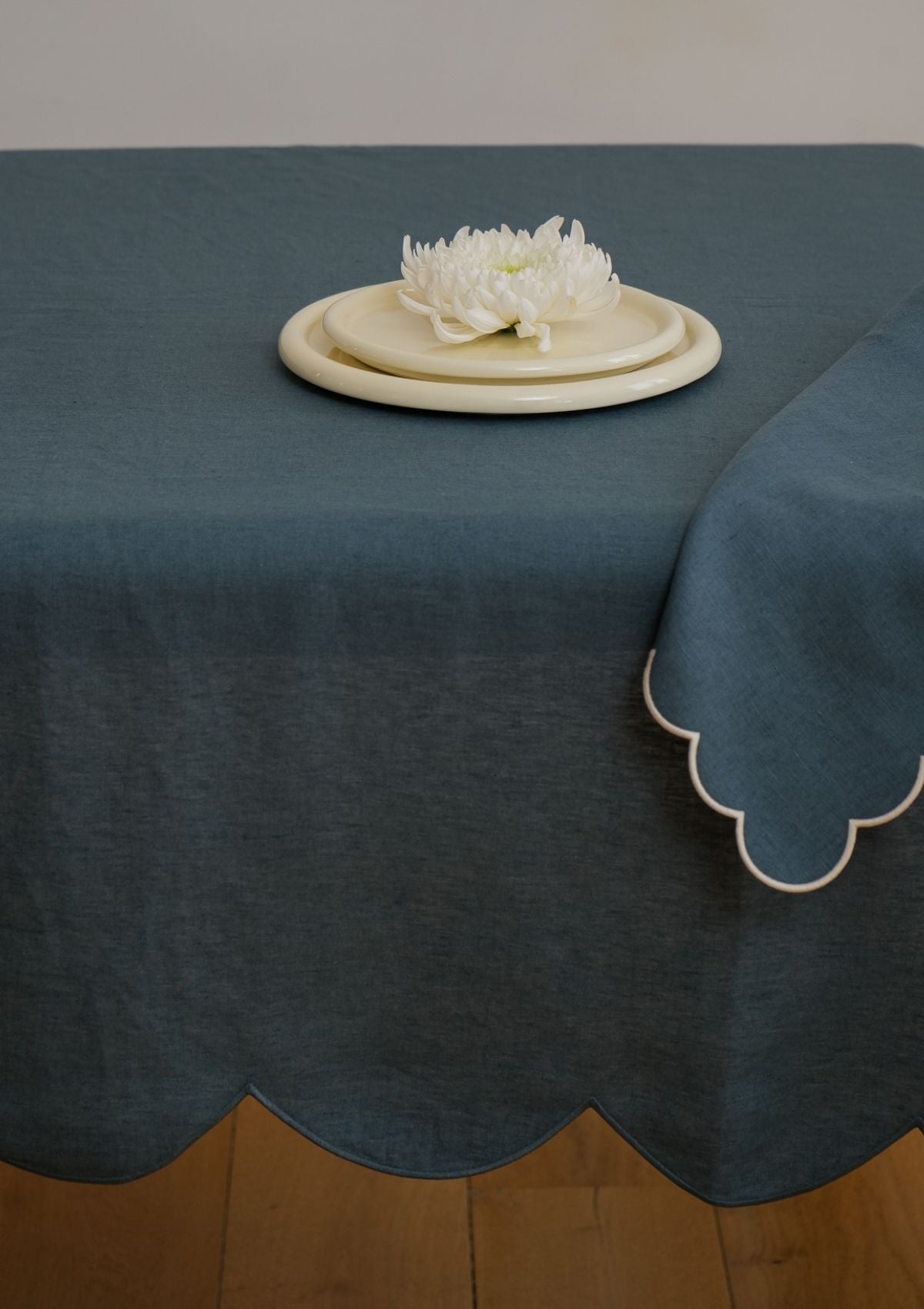 Scalloped Linen Napkins in Peacock Blue & White