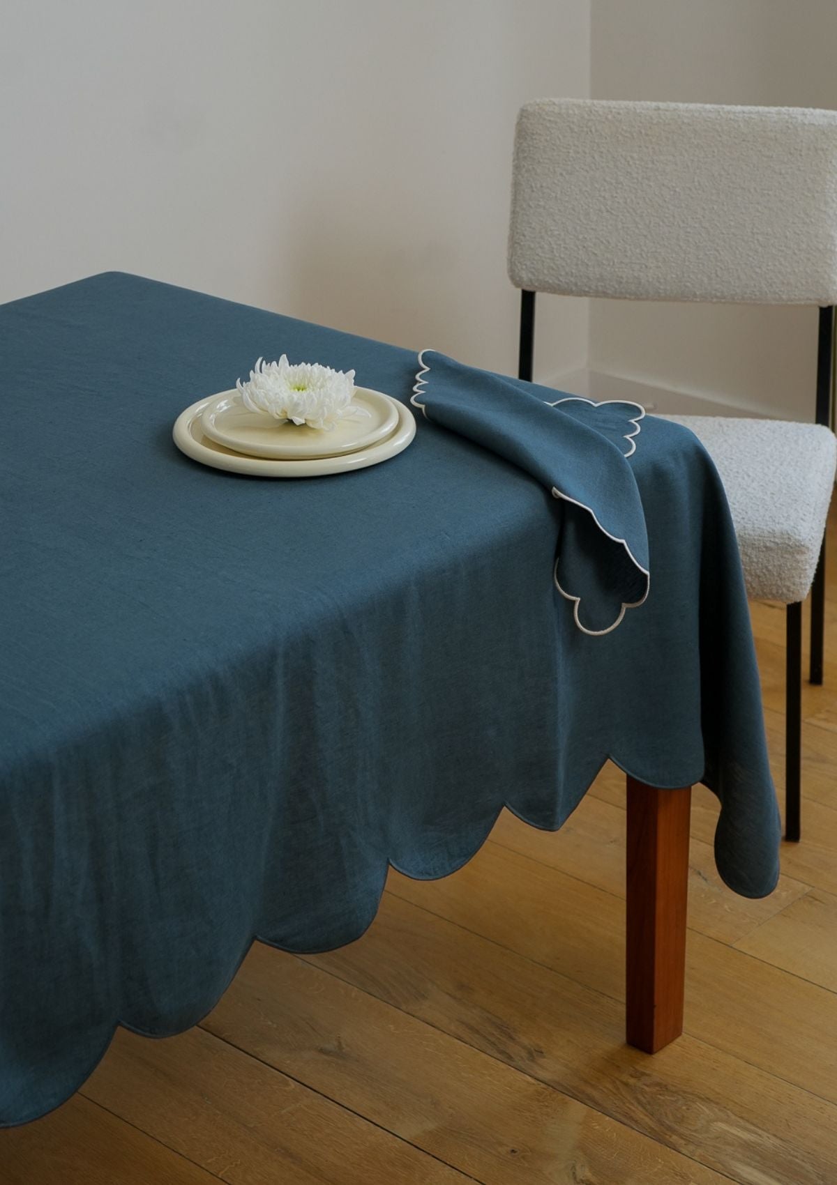 The Peacock Blue & White Scalloped Linen Napkins