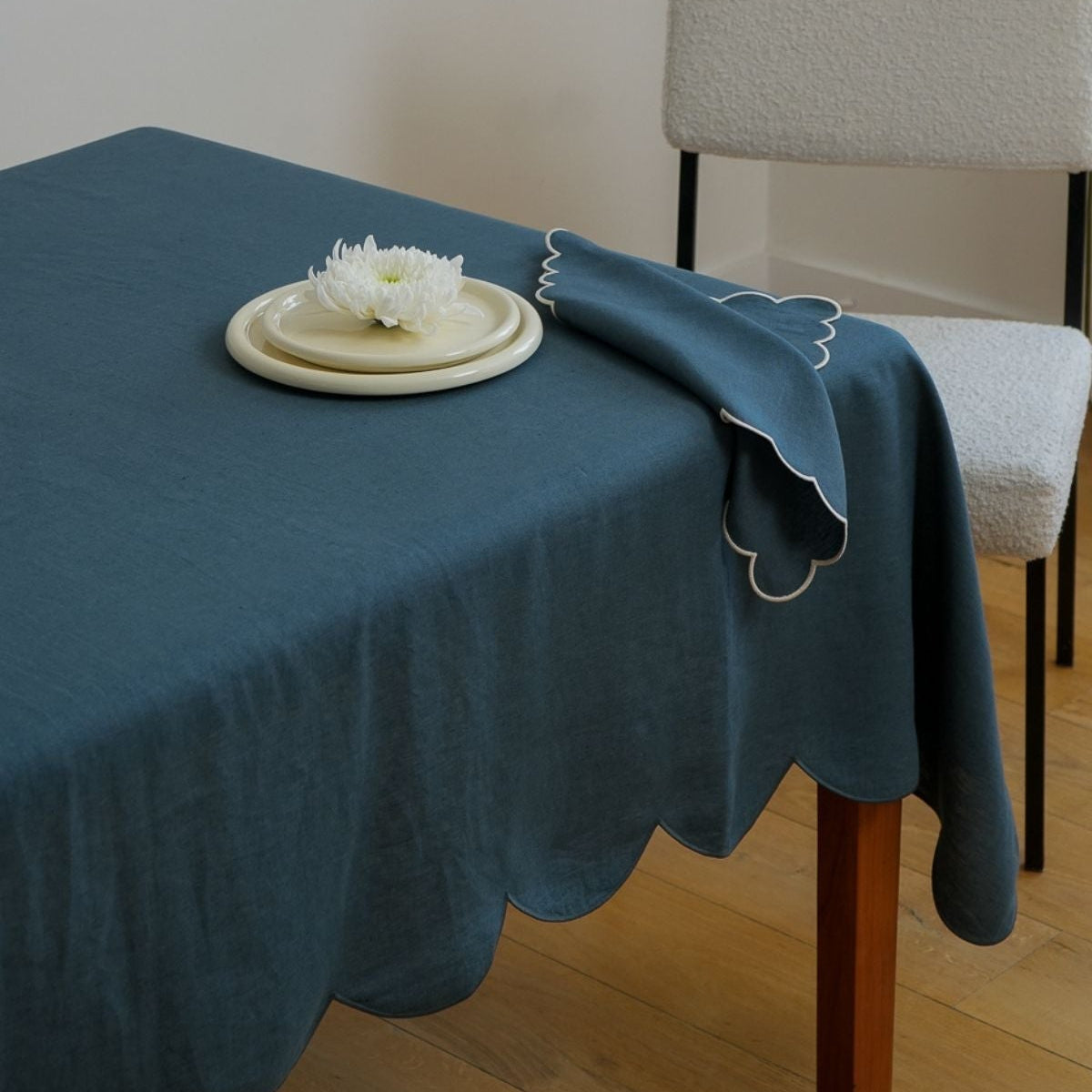 Scalloped Linen Napkins in Peacock Blue & White