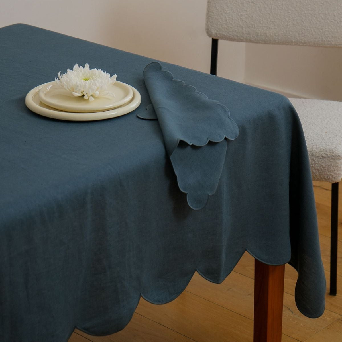 Scalloped Linen Napkins in Peacock Blue