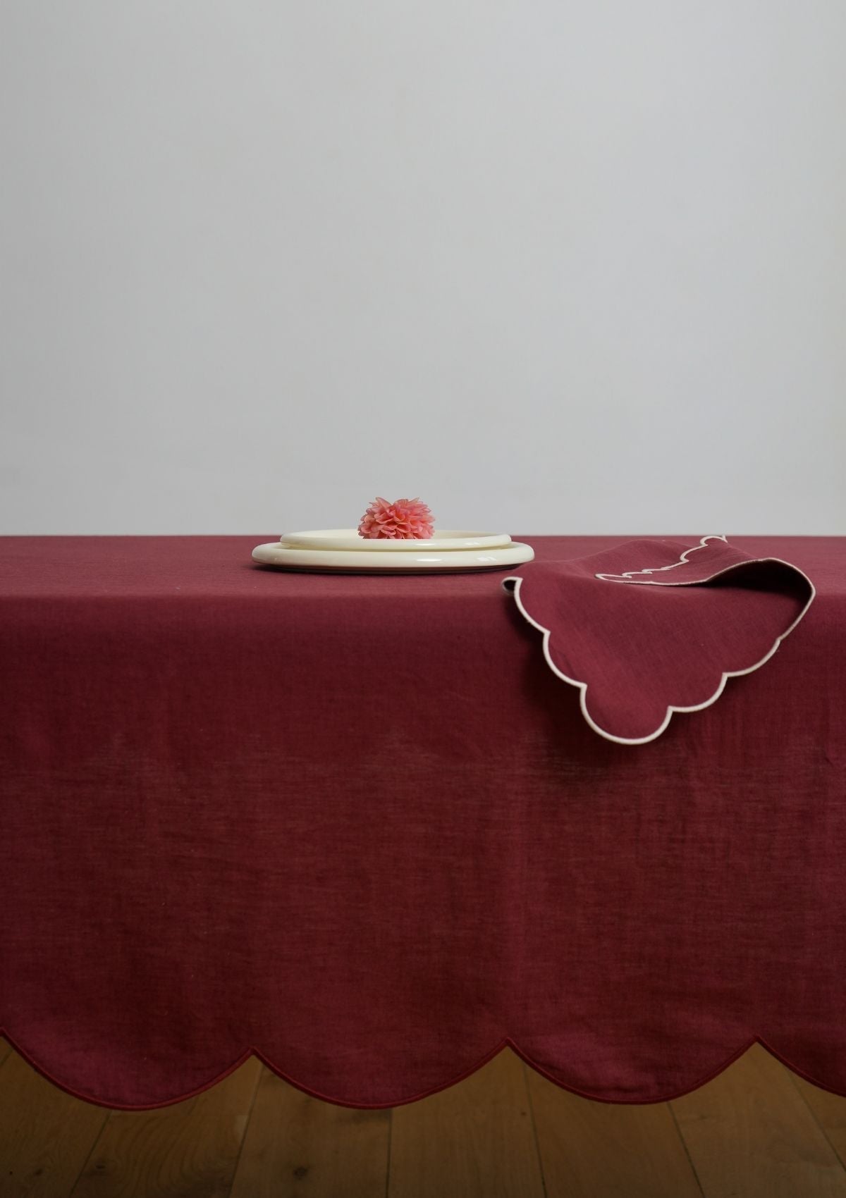 Scalloped Linen Napkins in Burgundy & White