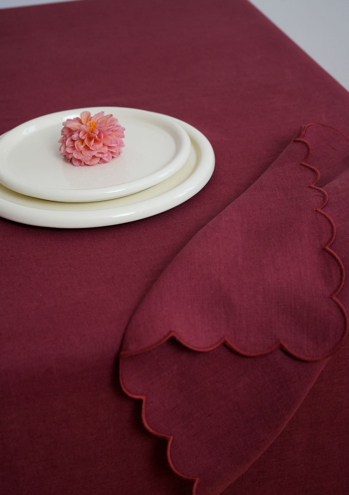 Scalloped Linen Napkins in Burgundy