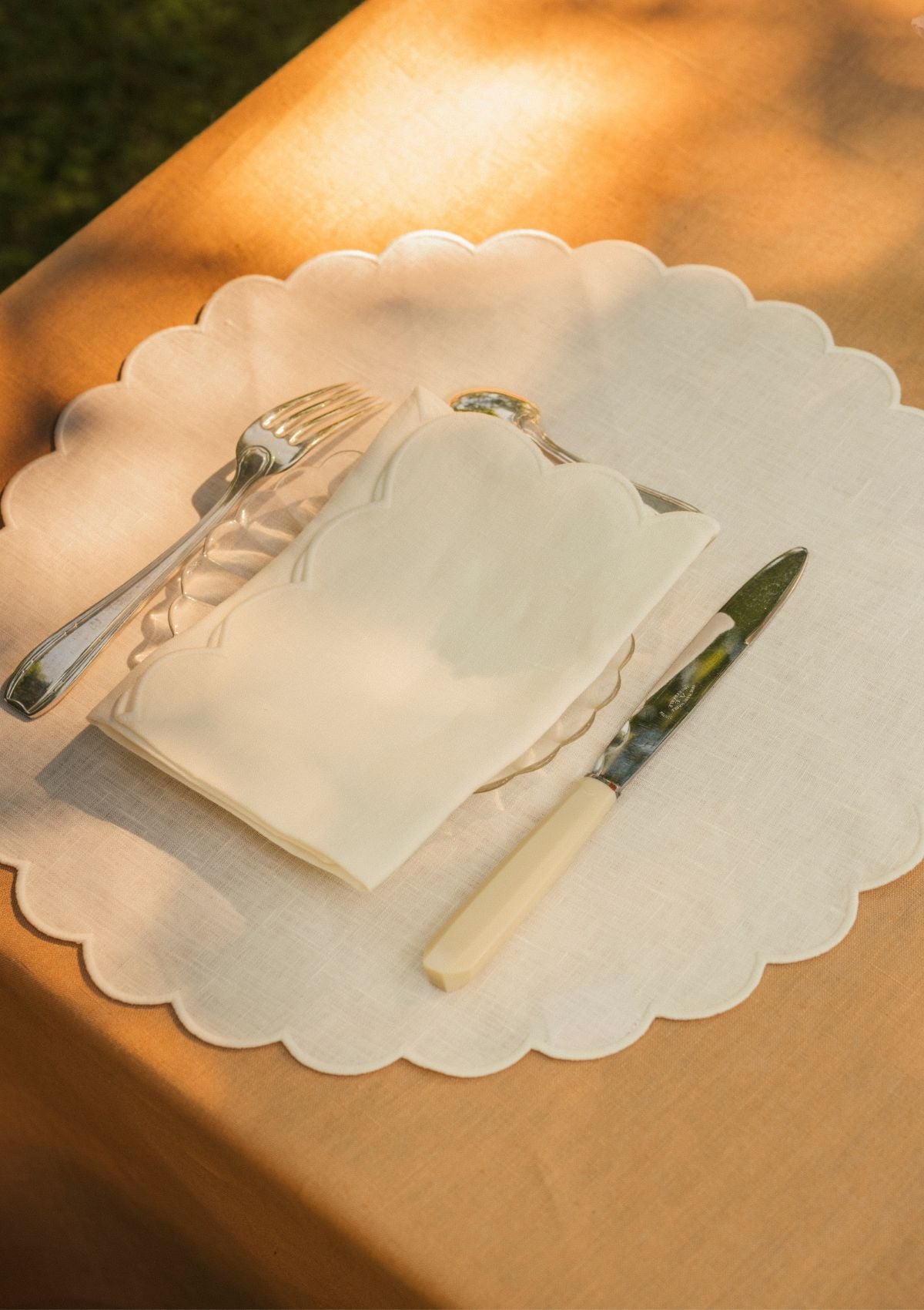 The White Linen Scalloped Napkins (Set of 2)