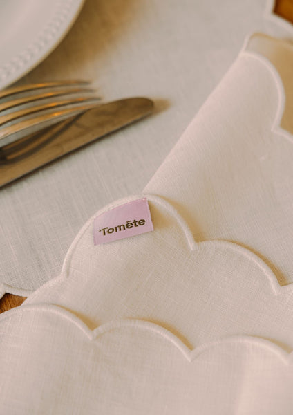 The White Linen Scalloped Napkins (Set of 2)