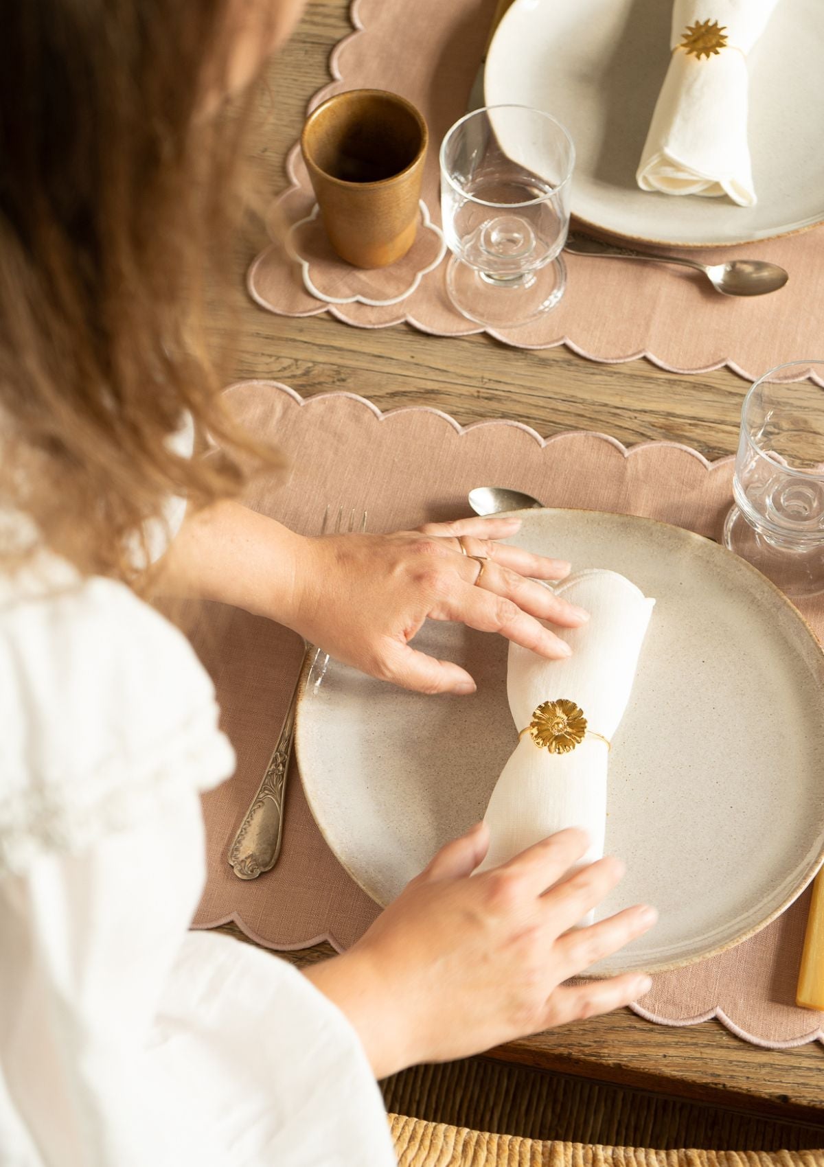 The White Linen Scalloped Napkins (Set of 2)