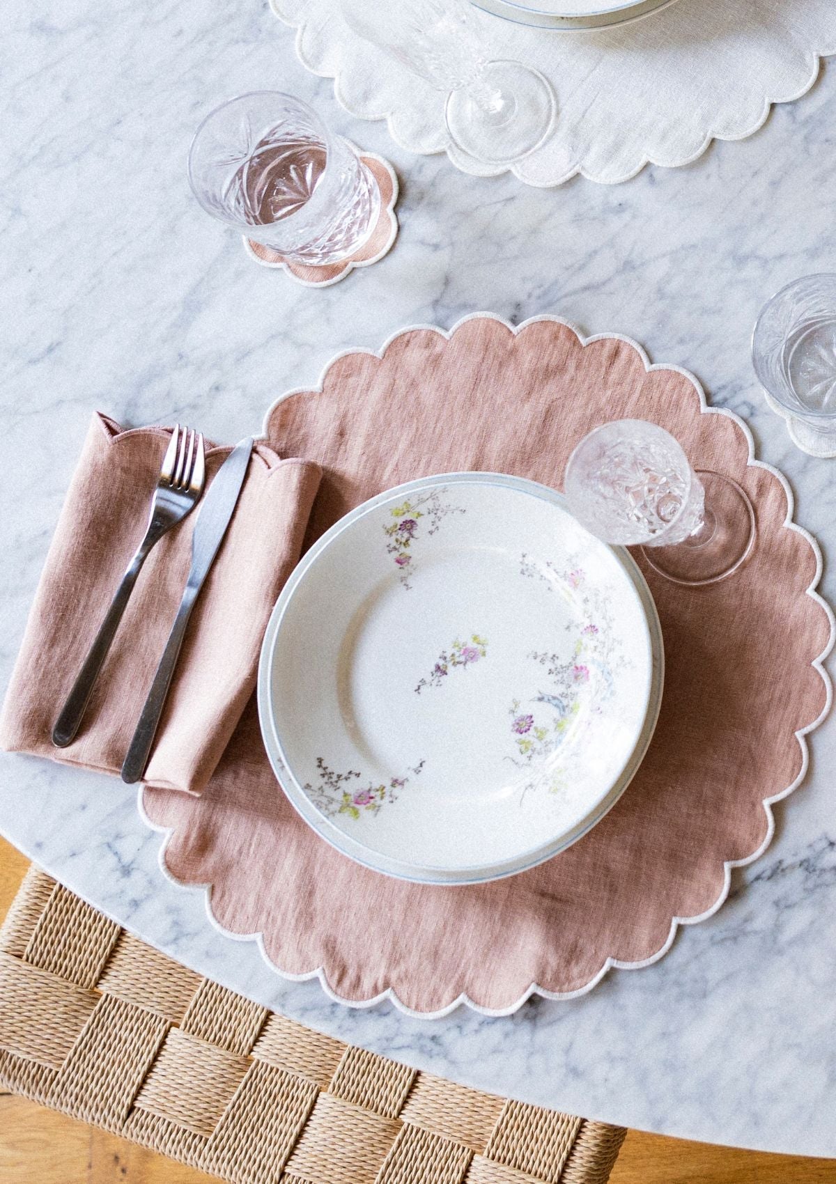 The Blushed pink and White linen scalloped round placemats (set of 2)