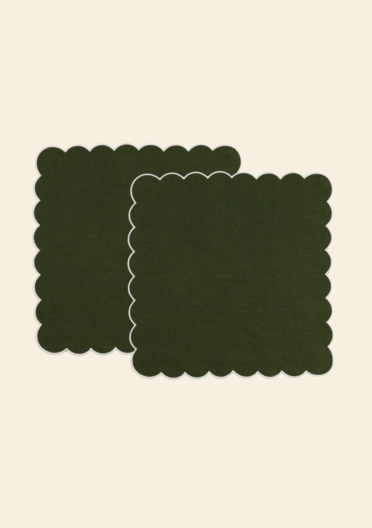 The Forest Green and White Linen Scalloped Napkins (Set of 2)