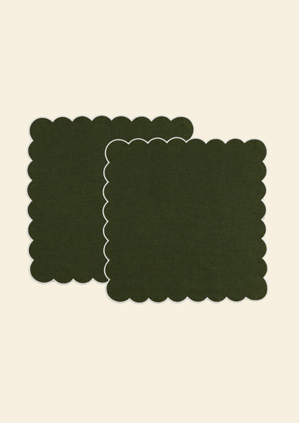 The Forest Green and White Linen Scalloped Napkins (Set of 2)