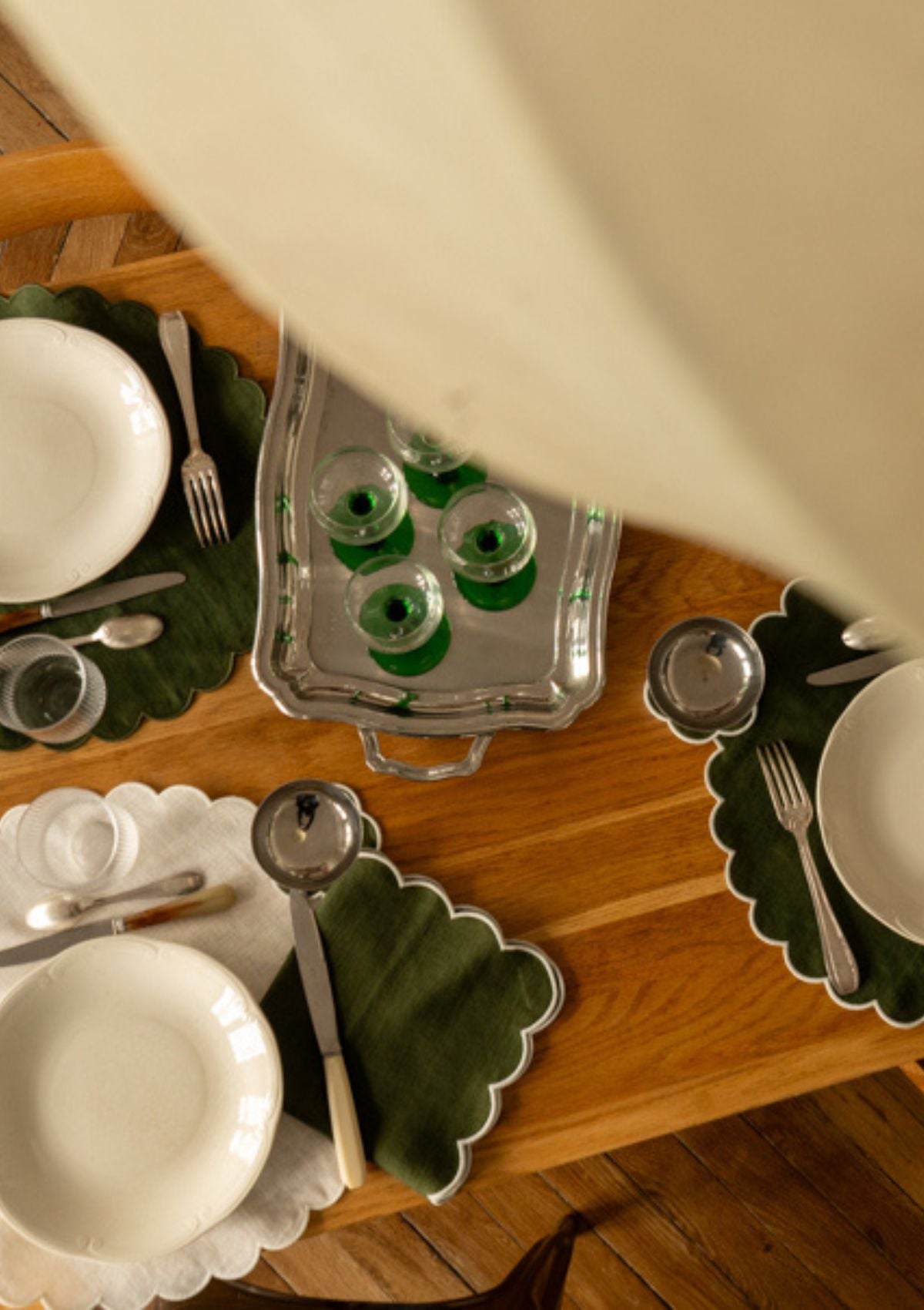 The Forest Green Linen Scalloped Round Placemats (Set of 2)
