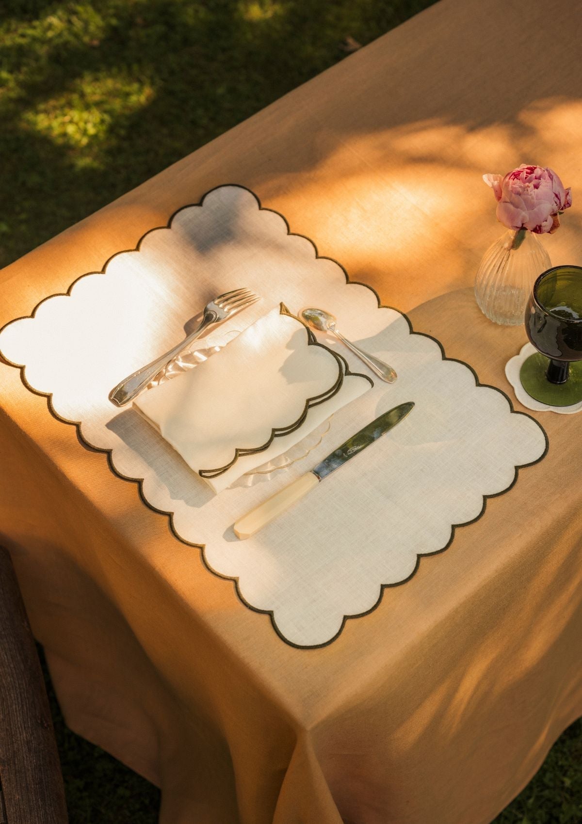 Scalloped Rectangular Linen Placemat in White & Slate Blue