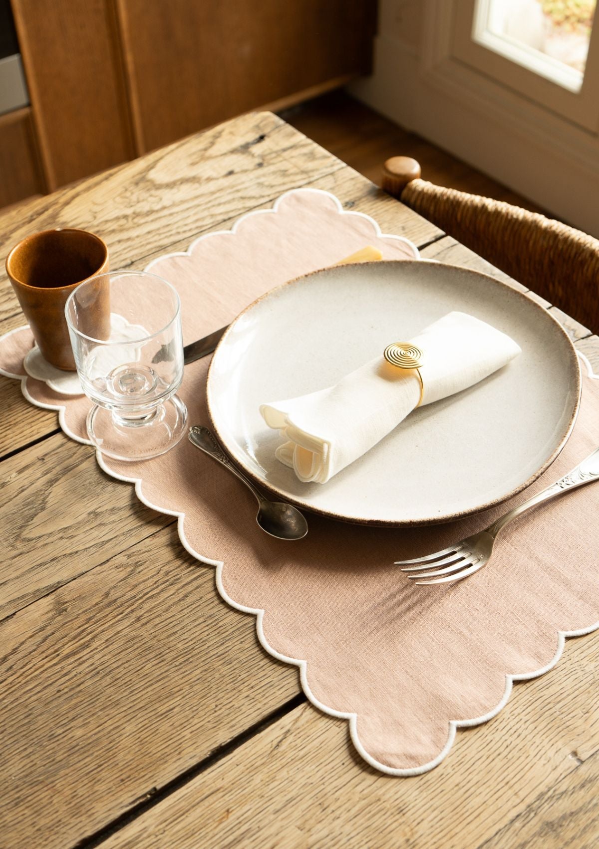 The Blushed Pink and White Linen Scalloped Rectangular Placemats (Set of 2)