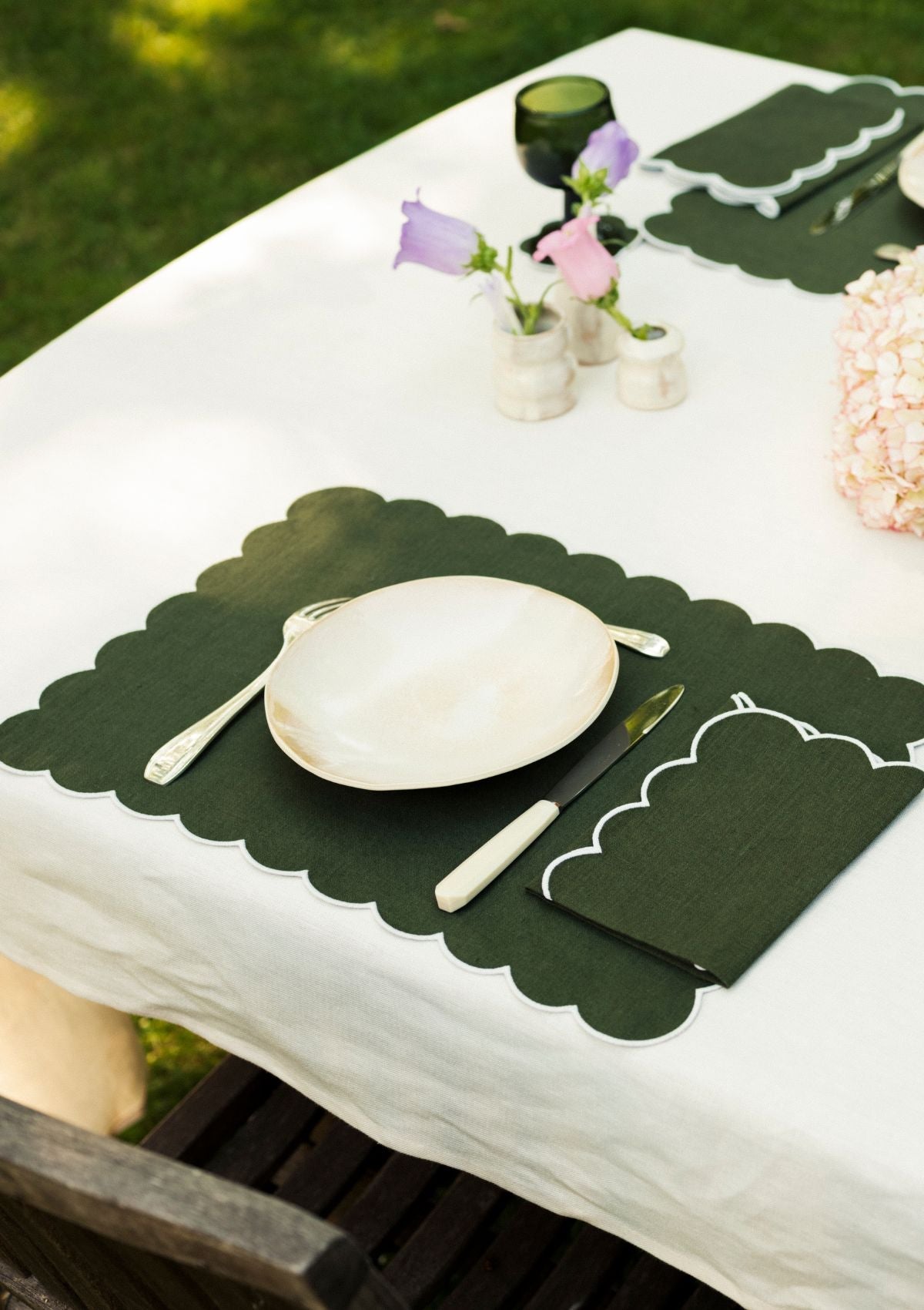 The Forest Green and White Linen Scalloped Rectangular Placemats (Set of 2)