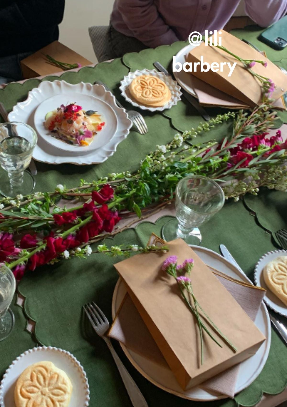 The Forest Green Linen Scalloped Rectangular Placemats (Set of 2)