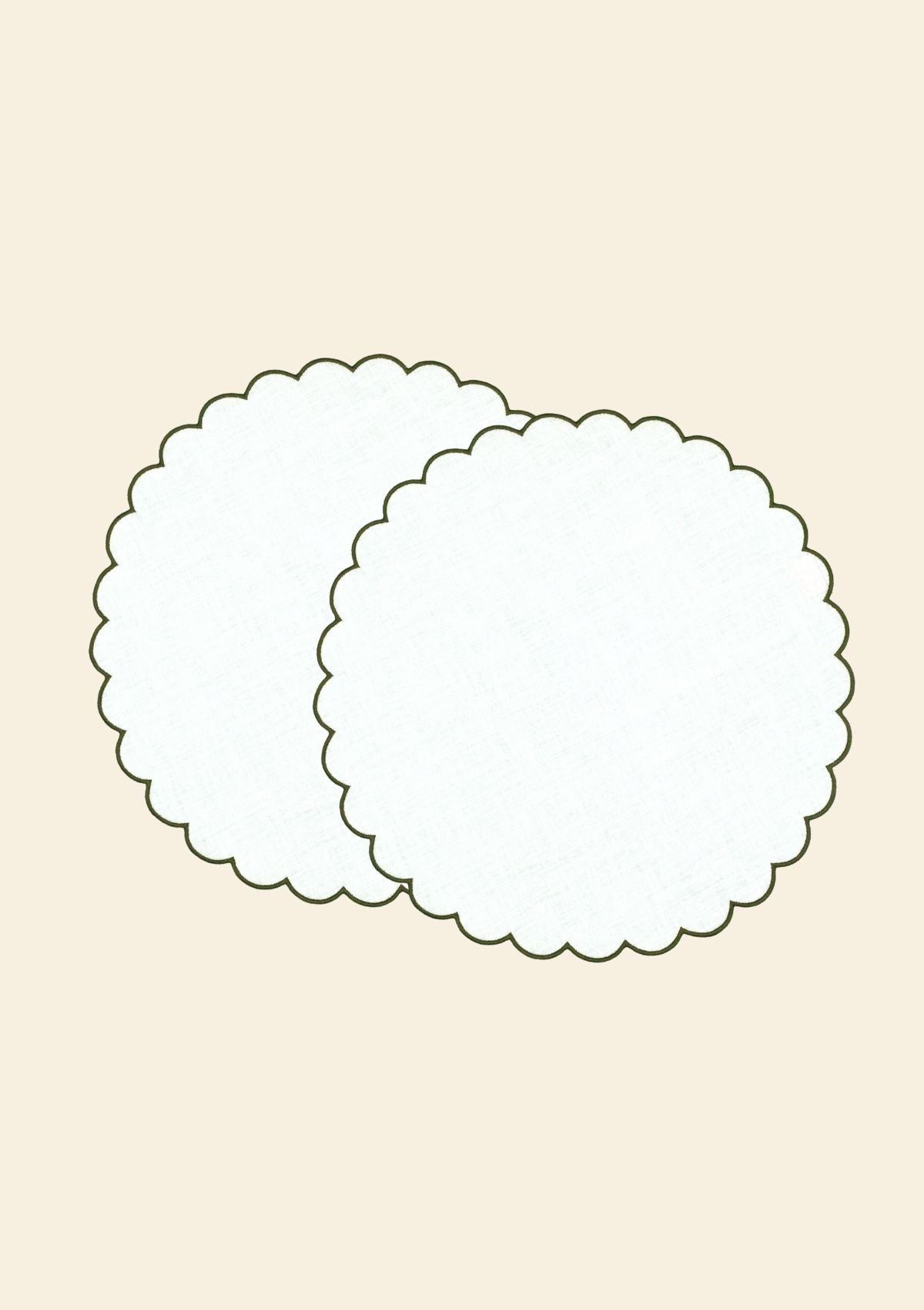 The White and Forest Green Linen Scalloped Round Placemats (Set of 2)