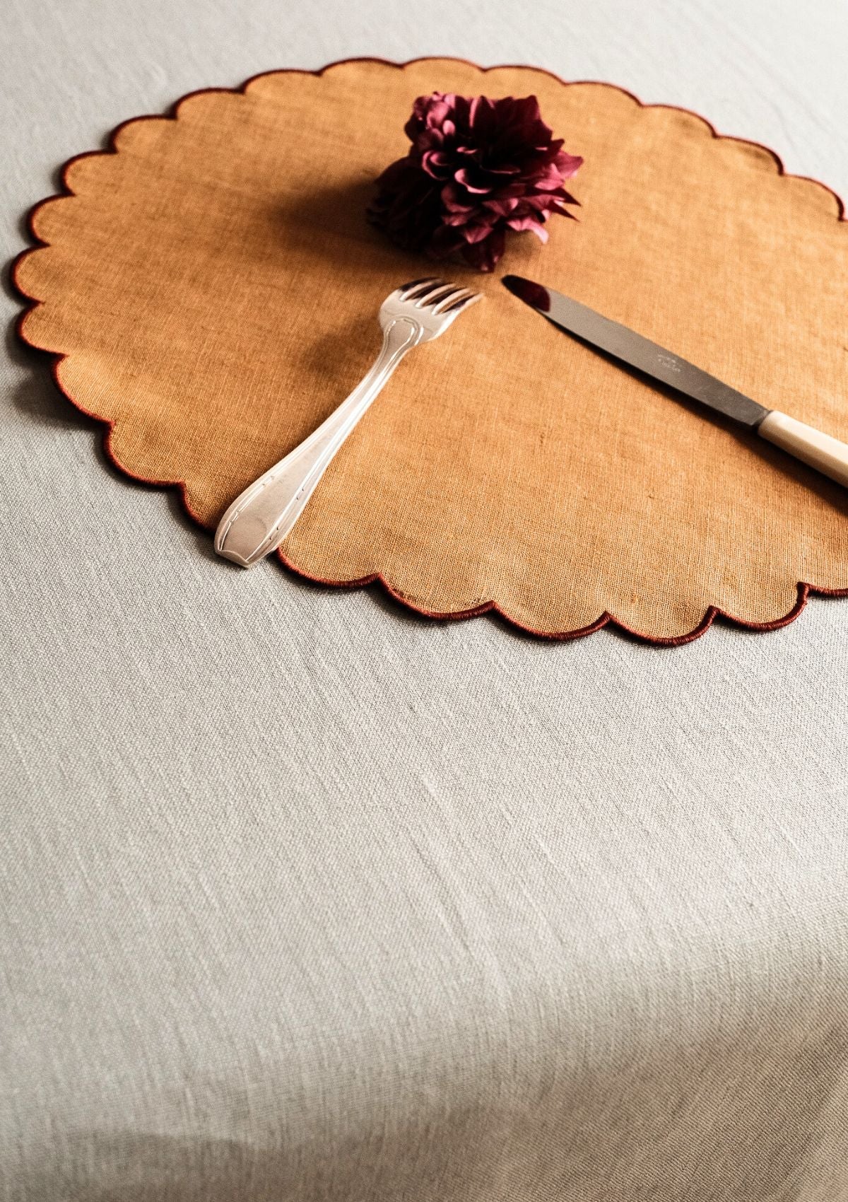 Scalloped Round Linen Placemat in Yellow Ochre & Red Ochre