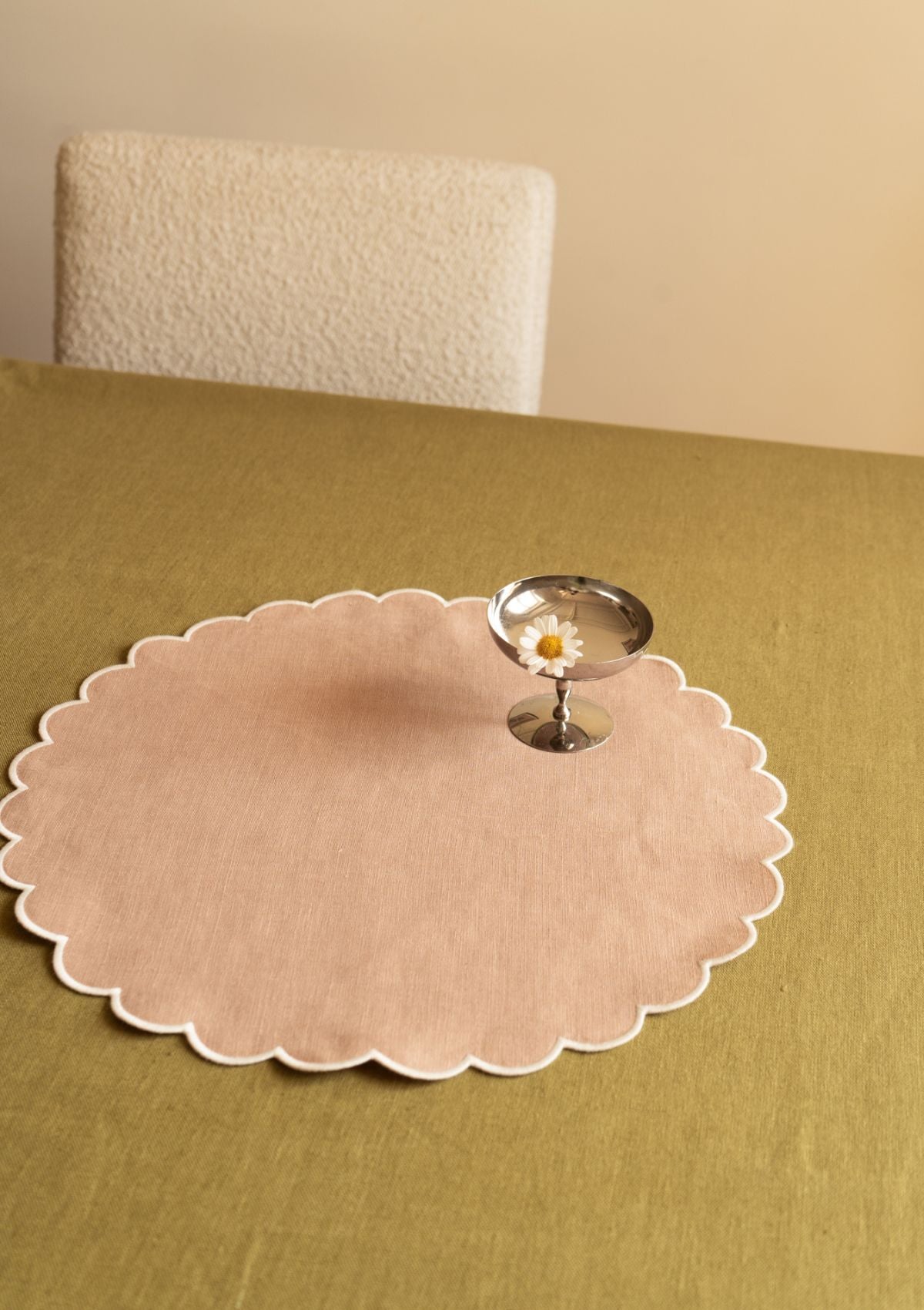 The Blushed pink and White linen scalloped round placemats (set of 2)