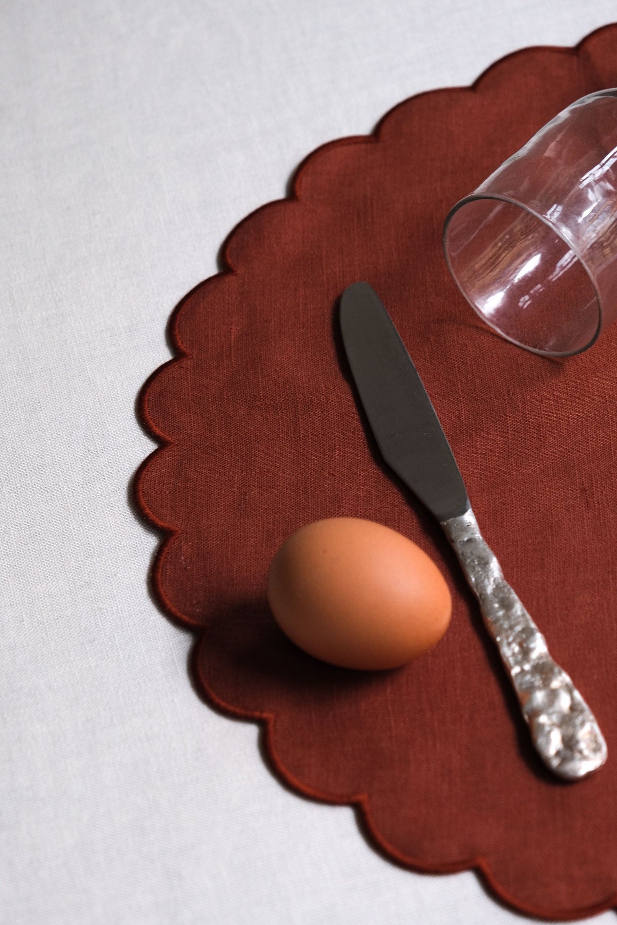 Scalloped Round Linen Placemat in Red Ochre
