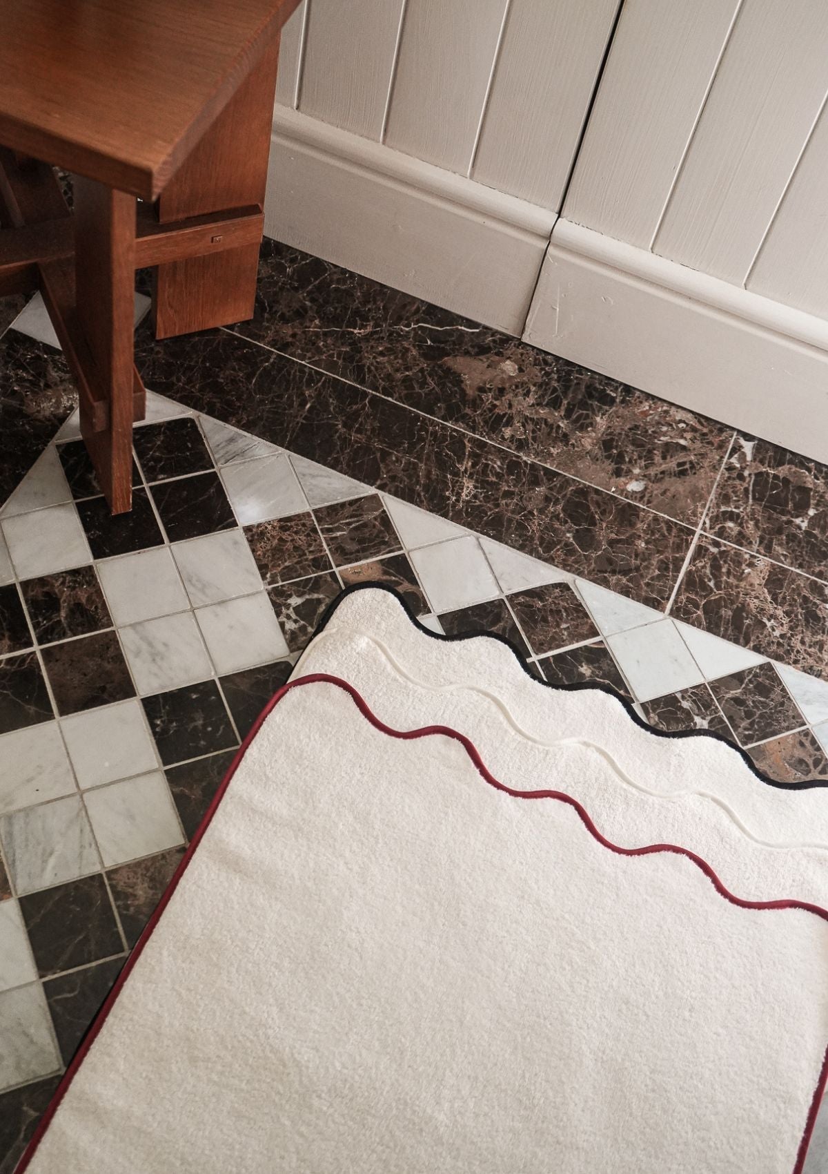 Ivory & Bordeaux Cotton Wavy Bath Mat