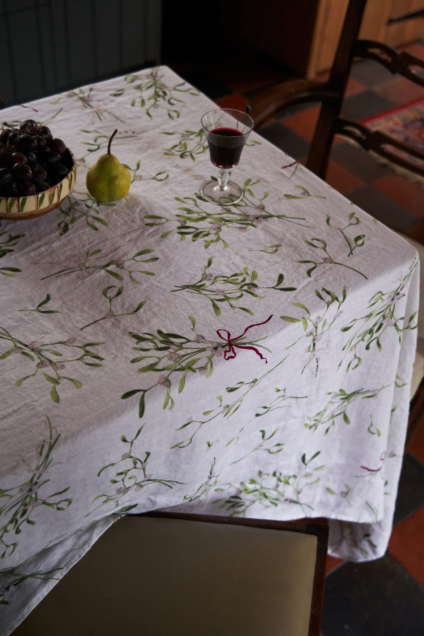 Mistletoe Linen Tablecloth