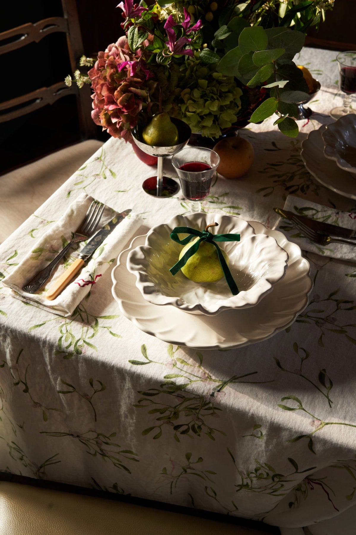 Mistletoe Linen Tablecloth