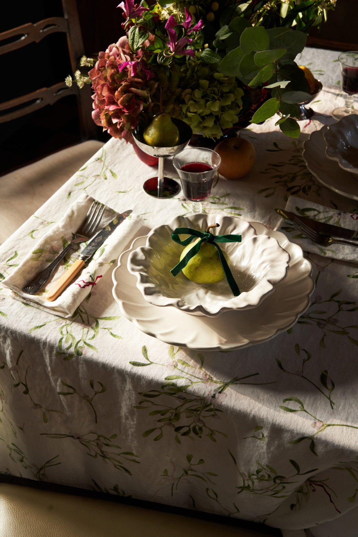 Mistletoe Linen Tablecloth