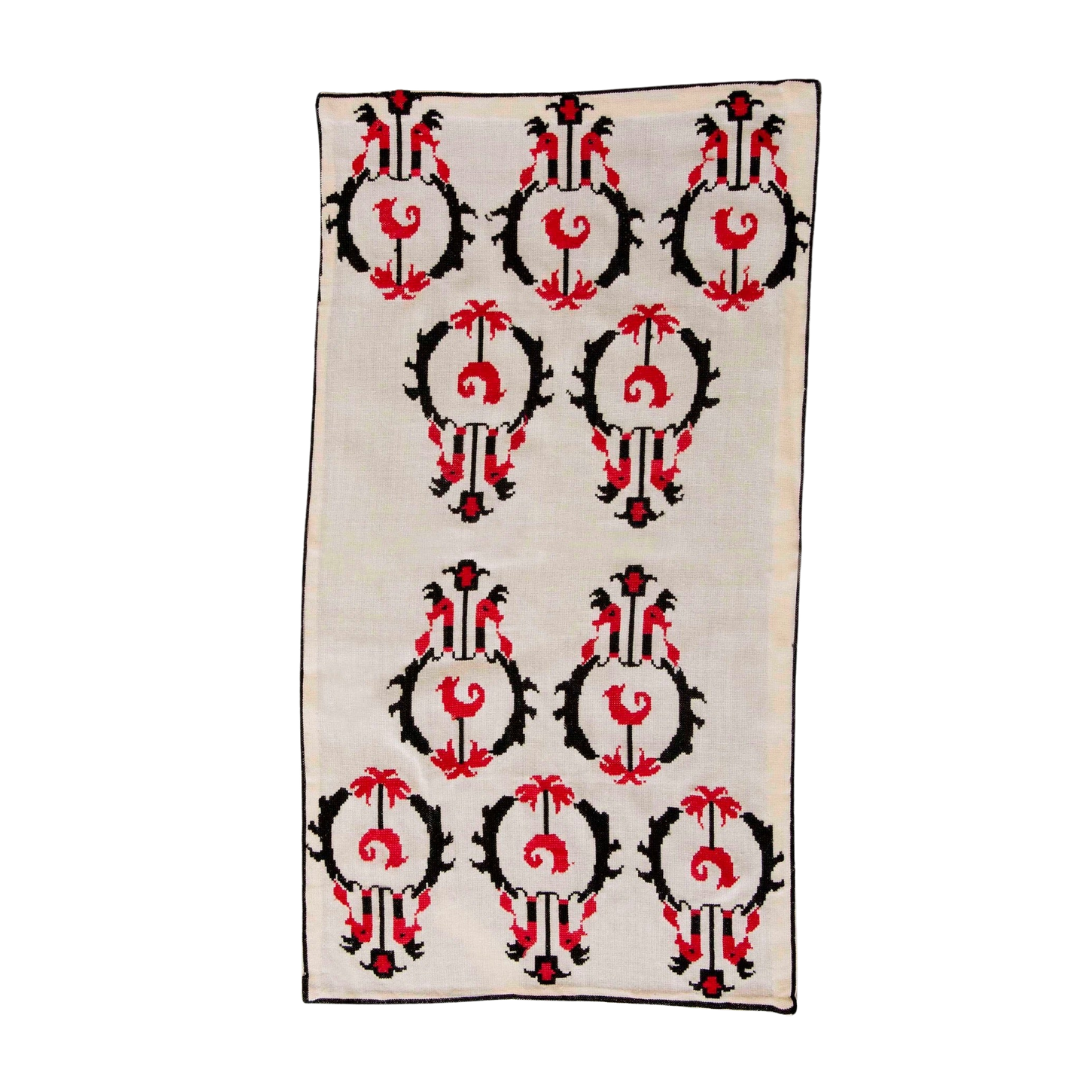 Symposio Vintage Table Runner