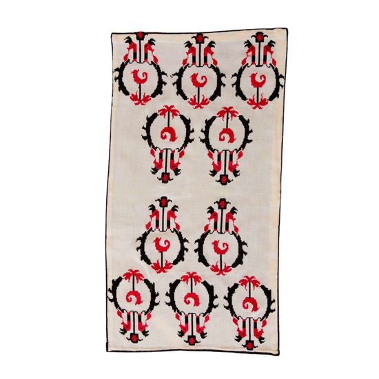 Symposio Vintage Table Runner