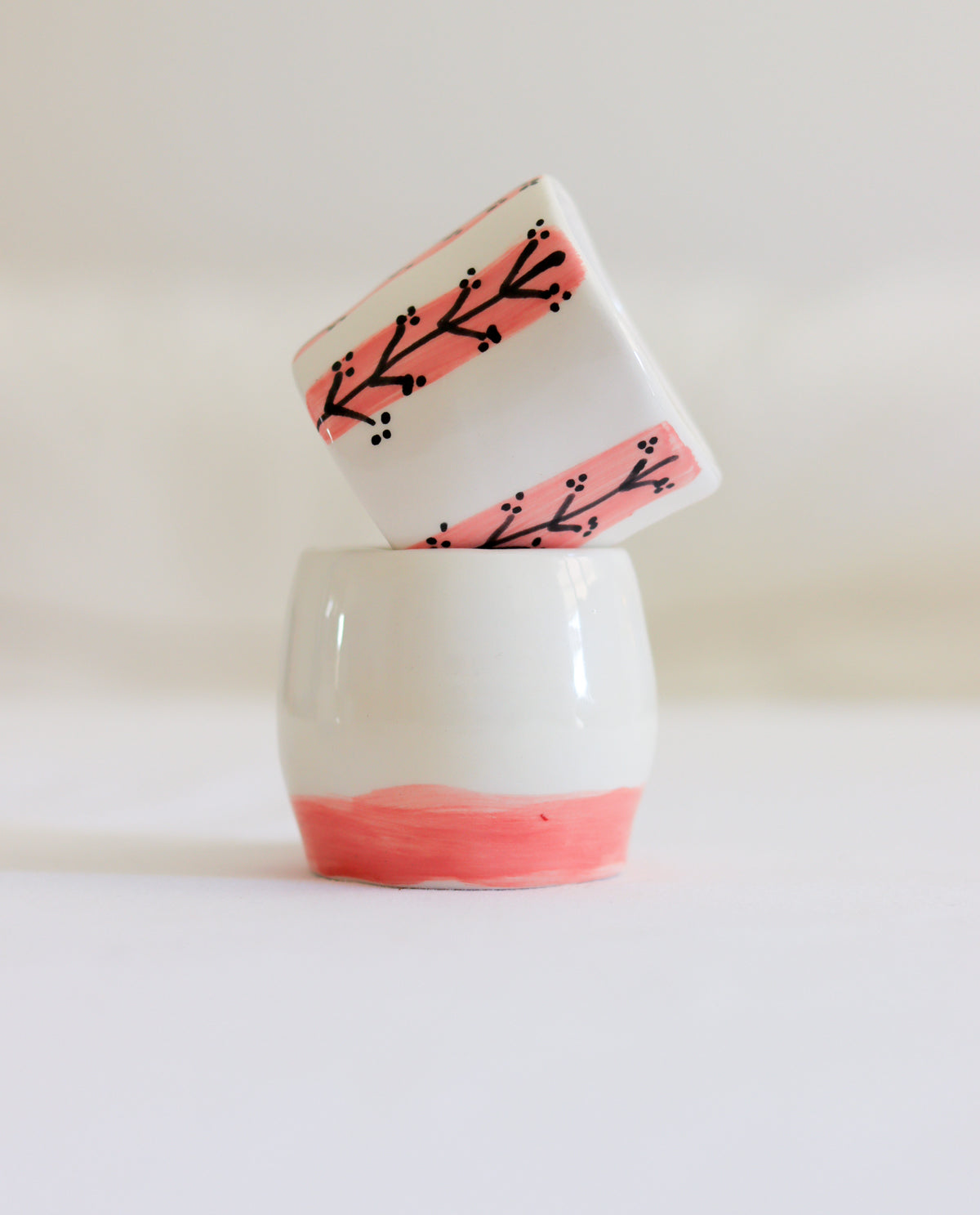 WHITW CLAY CERAMIC SMALL CUPS WITH PINK DETAILS