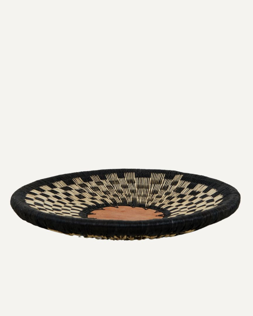 Sun bowl in black and white — handwoven Werregue palm, Wounaan artisans, Choco, Colombia