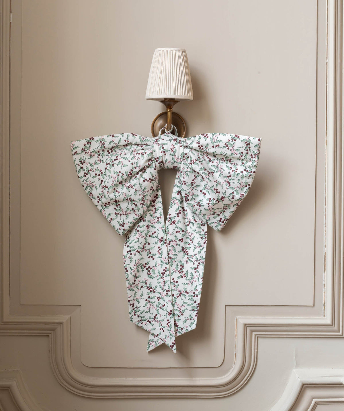 Christmas Hanging Bow - Berry Vines