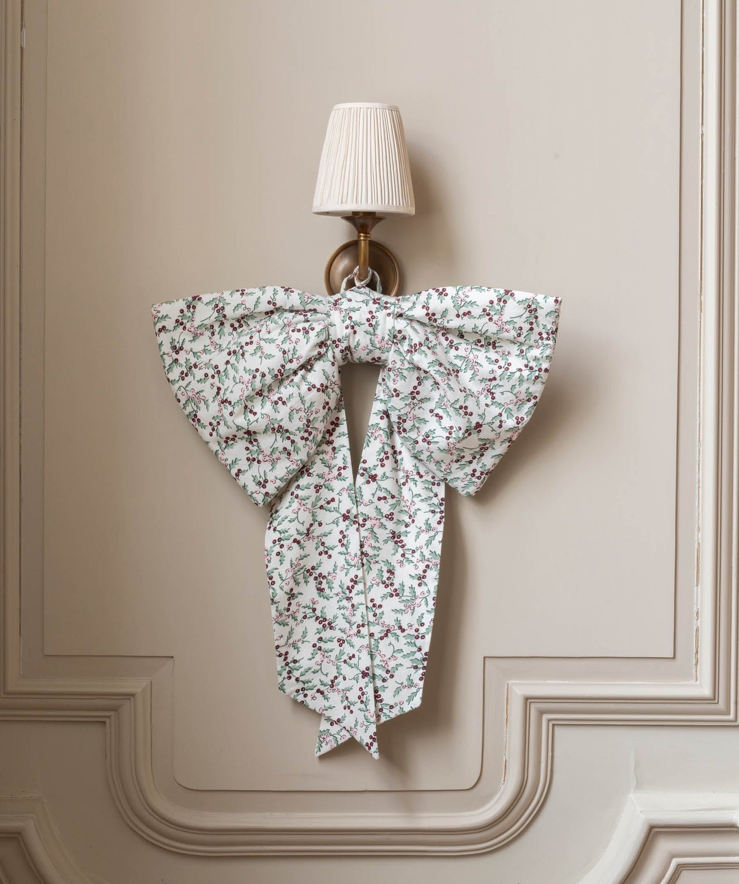 Christmas Hanging Bow - Berry Vines