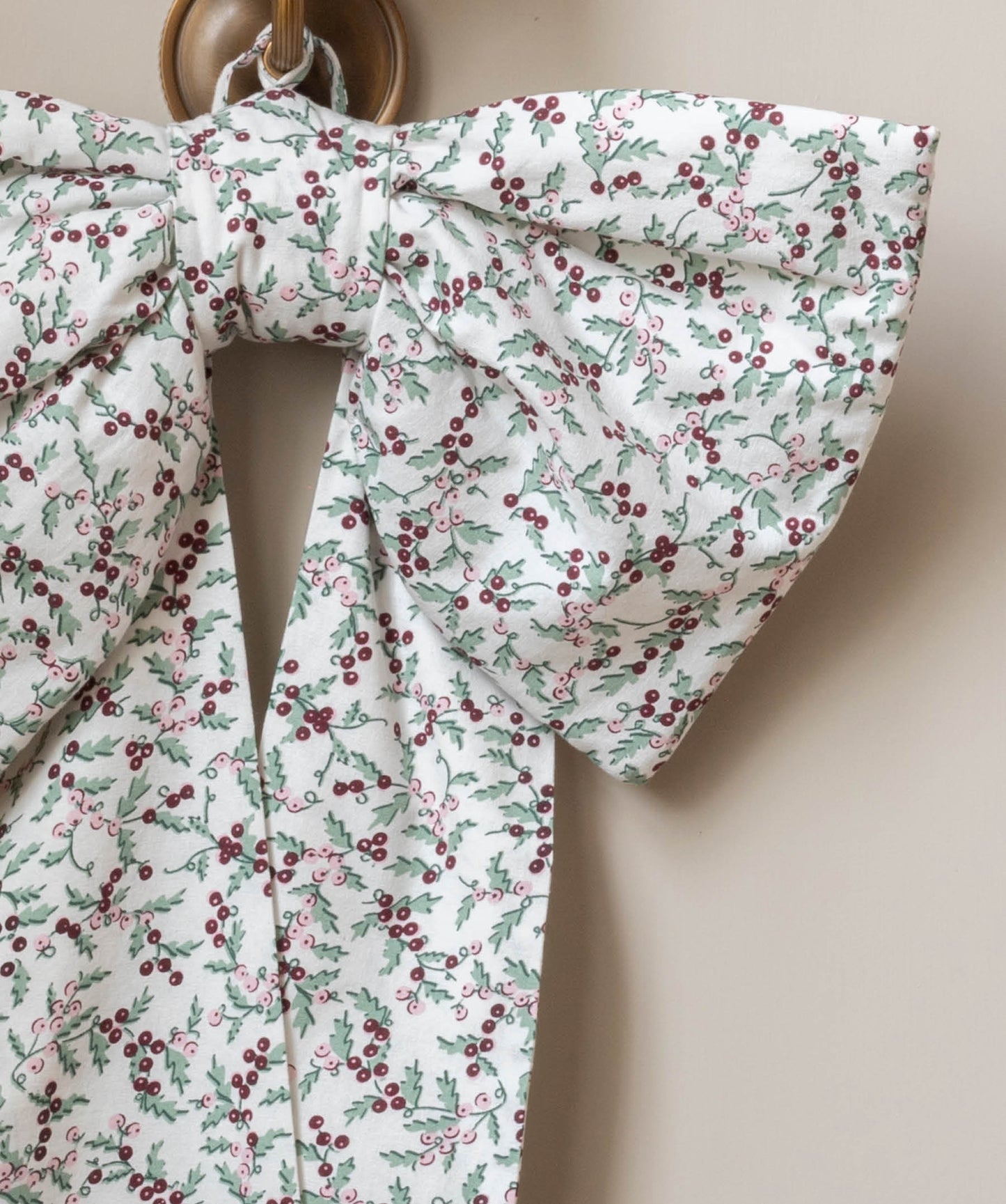 Christmas Hanging Bow - Berry Vines