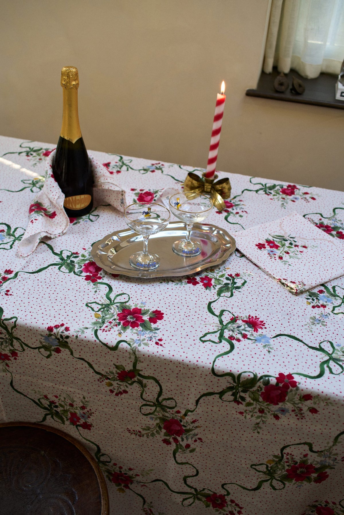 Winter Bouquet Tablecloth Green Bows